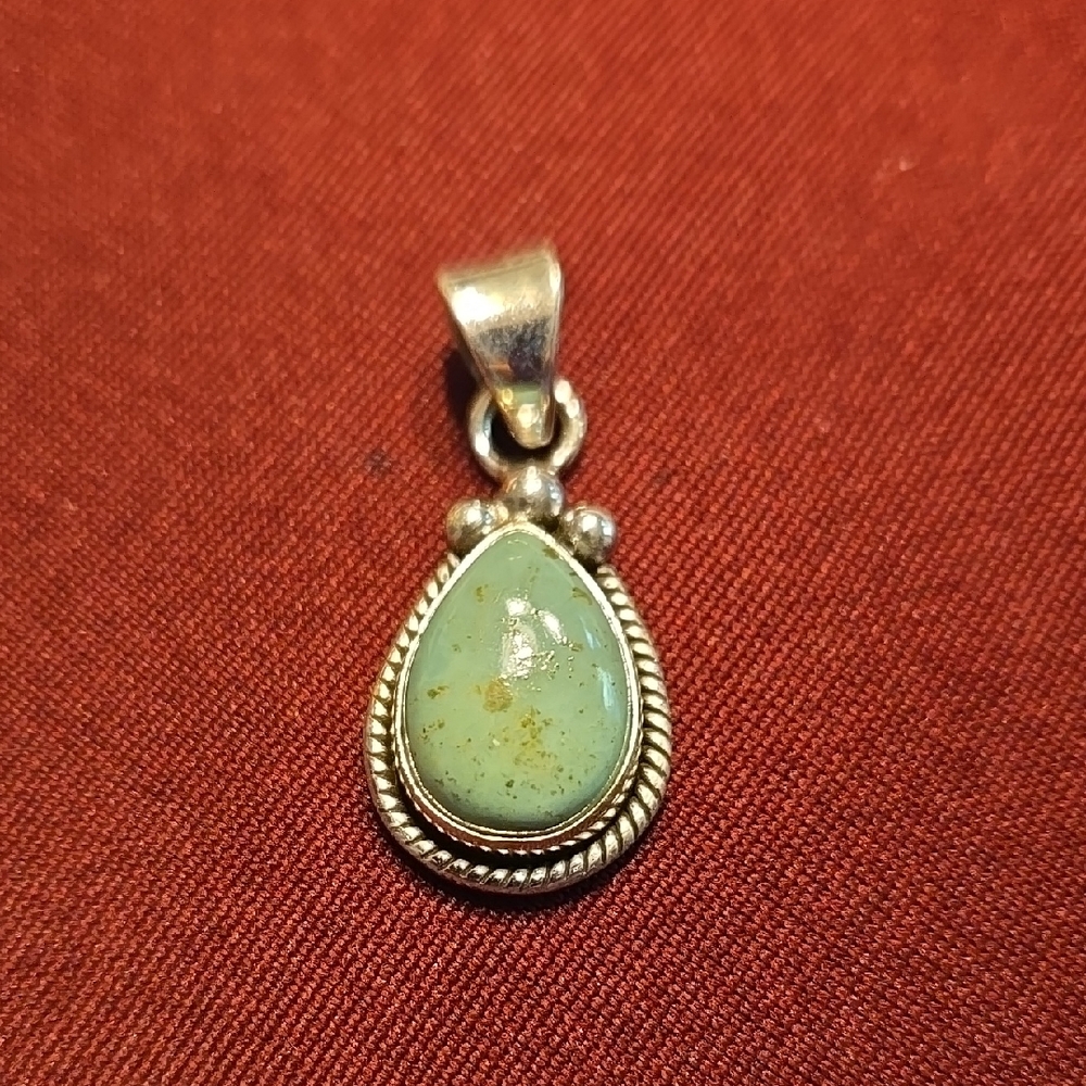 Green and Silver Teardrop Pendant with Rope Border